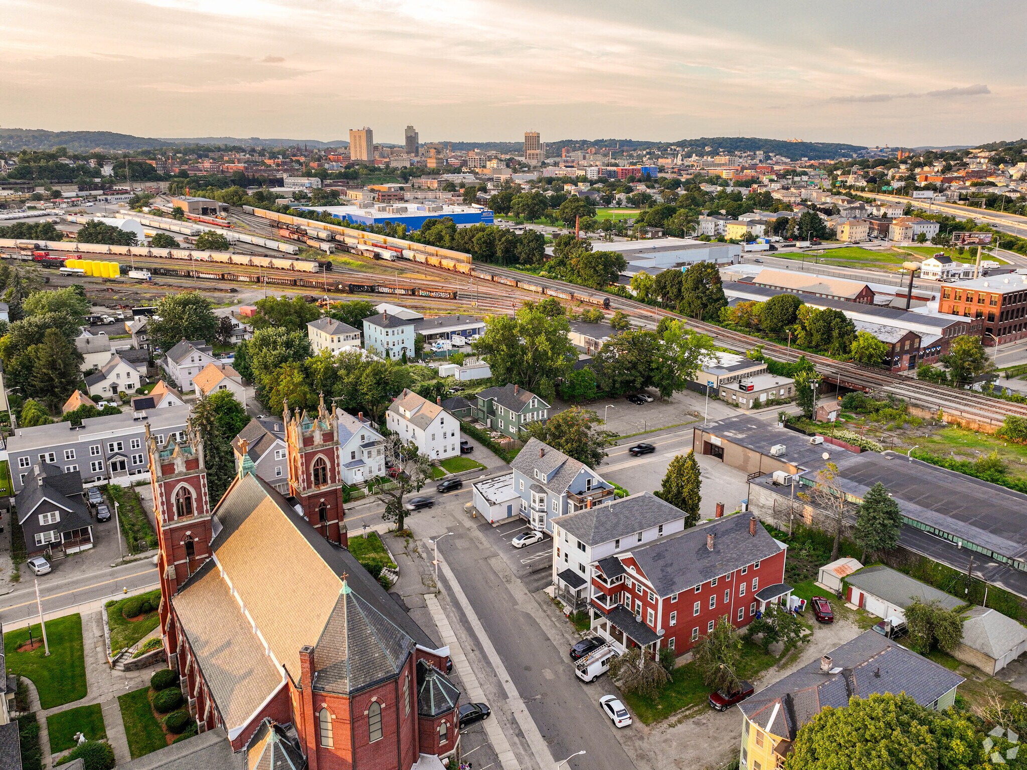 South Quinsigamond Village is steps from the heart of Worcester.