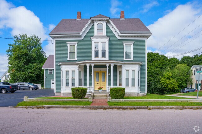 There are a few homes in Pembroke that really maintain their historic charm.
