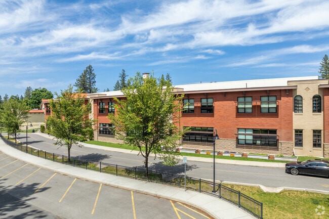 Hutton Elementary has some street parking for parents.