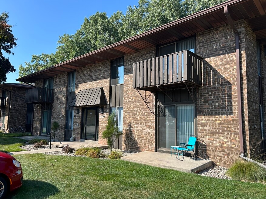 2125 Camelot Court