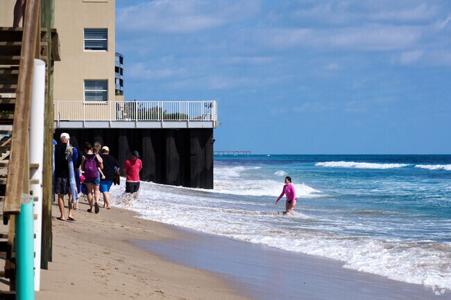 Lantana Municipal Beach has beautiful sands just a short drive from the High Ridge neighborhood.