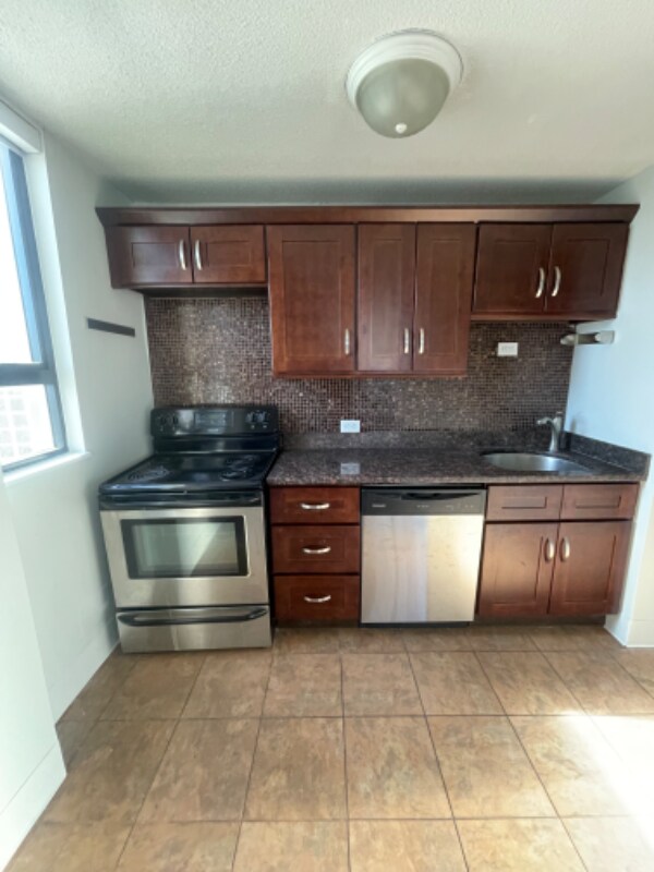 2177 N State St, Chicago, IL 60610