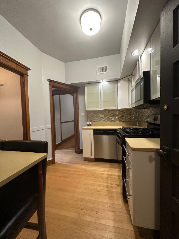 1949 W Grace St Unit 2E, Chicago, IL 60613