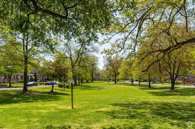 Find a stretch of green space that cuts through the middle of Union Park Gardens.