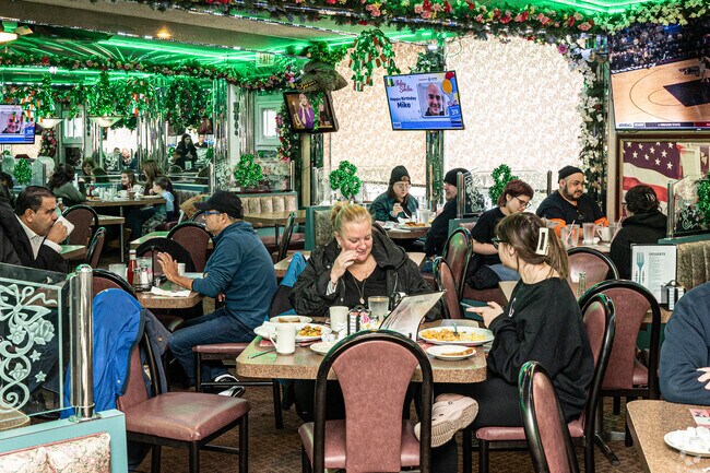 Oconee Diner is a great spot for the people of Islip wanting a tasty meal.