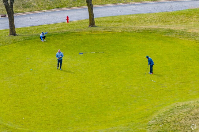 Bridges of Poplar Creek Country Club is minutes from South Barrington.
