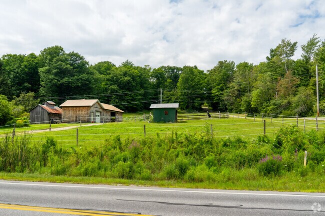 There are a couple small hobby farms in Saint George with grassy fenced in lots.
