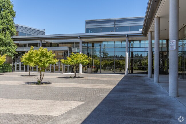 Clackamas High School's new campus was built in 2002, replacing the old 1957 building.