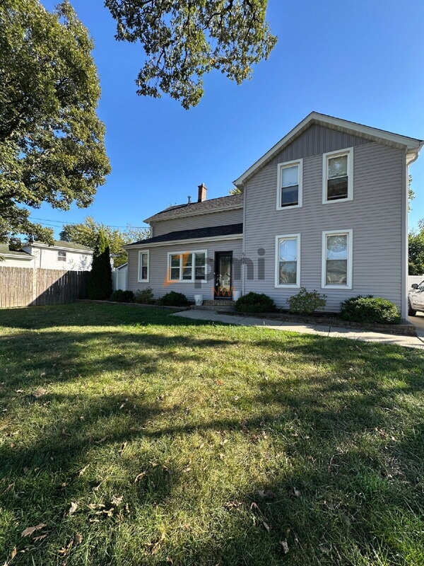 511 W Goldsborough St, Crown Point, IN 46307