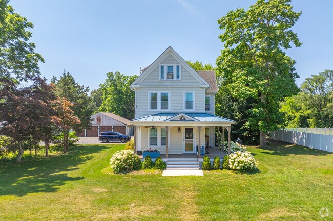 Older homes in Dennis still carry Victorian style architectural details from historic Dennisville.
