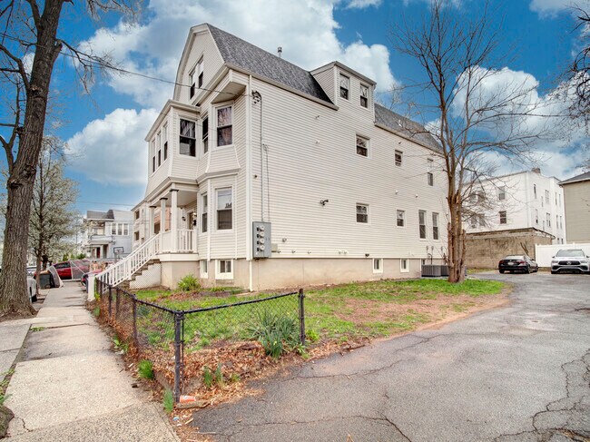 140 Fabyan Place unit 2, Newark, NJ 07112 - photo 3