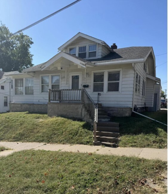 806 Oak St, Muscatine, IA 52761