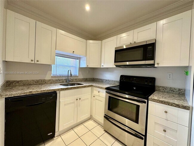 6135 NW 186th St unit 209, Hialeah, FL 33015 - photo 2