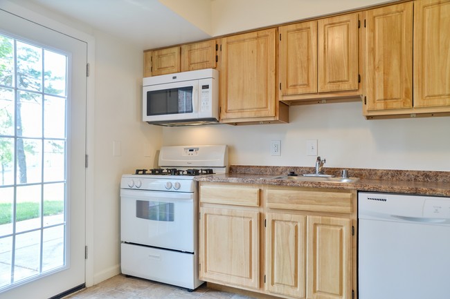 Classic town home kitchen with/patio