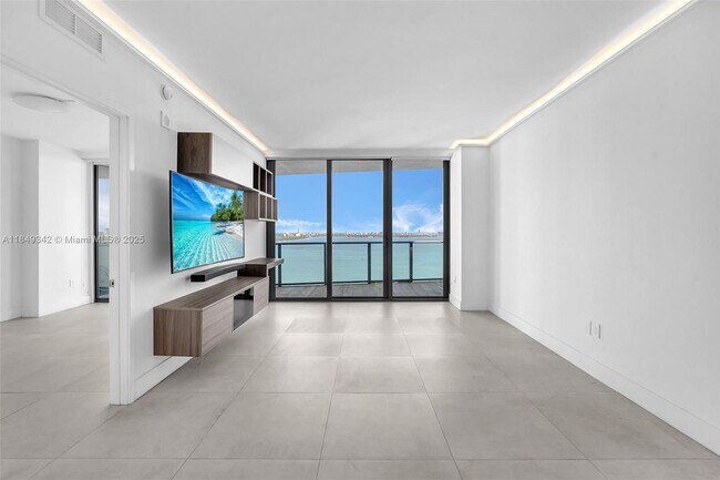 Icon Bay unit 2104, Miami, FL 33137 - photo 7