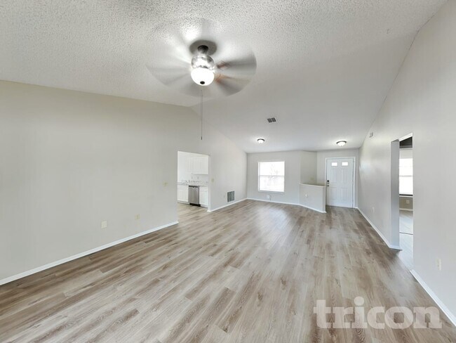 714 49th St E, Bradenton, FL 34208 - photo 4