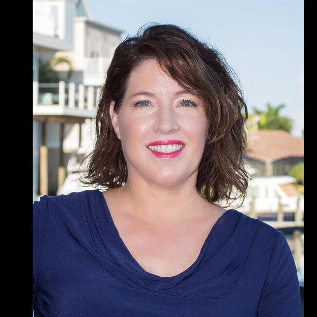 Kelly Glass Real Estate Agent in Cape Coral, FL