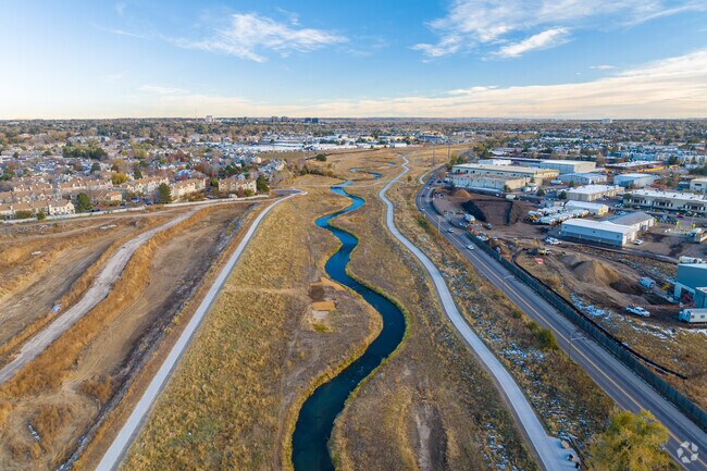 Four Square Mile is home to three public parks managed by Arapahoe County, offering playgrounds, community gardens, and even an off-leash dog park. Tsistsistas-Hinono’einiihi’ Park honors the Cheyenne and Arapaho tribes, blending cultural significance with outdoor recreation.