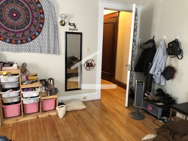 174 Winthrop Rd unit 2, Brookline, MA 02445 - photo 3