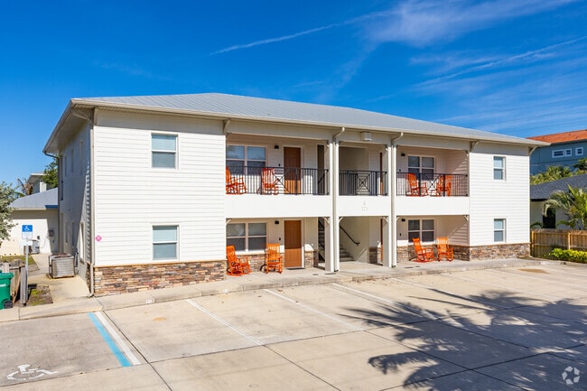 171 24th St Cocoa Beach, FL 32931