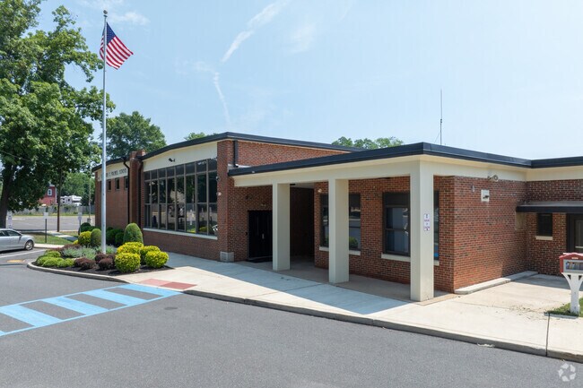 The student-teacher ratio at Folwell Elementary School is 11-1.