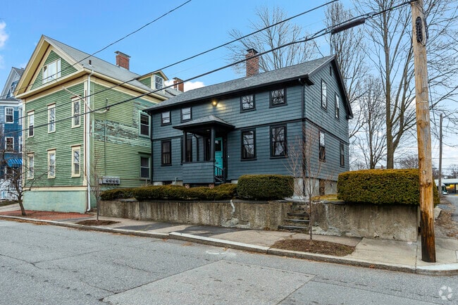 Rows of Colonial homes can be admired at Jewett Street in Smith Hill.
