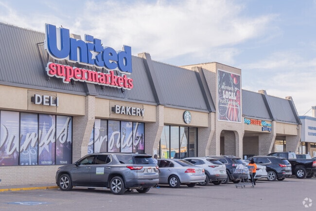 Dumas locals can shop daily for fresh groceries at United Supermarket.