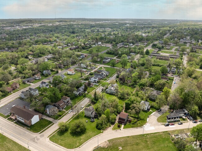 An overview of the Lakeview area showing the layout of the neighborhood.