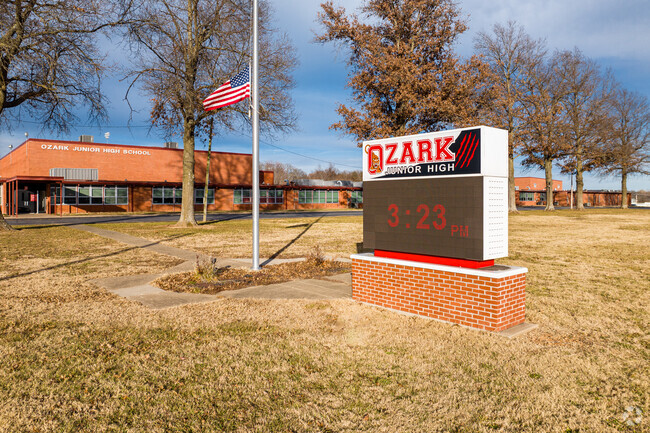 Ozark Junior High School, Rankings & Reviews - Homes.com