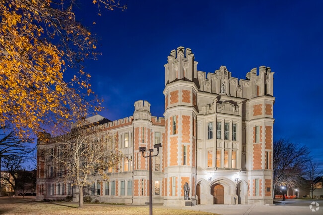 Southeast Norman locals enjoy proximity to the University of Oklahoma, a major educational hub.