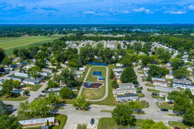 892 Calla Lilly Ln, Traverse City, MI 49685 - photo 2