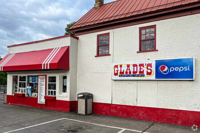 While in the Spanish Fork neighborhood, stop in for great food at Glades Drive Inn.
