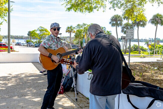 It is easy to find live music at the many restaurants and events near Ormond Lakes.