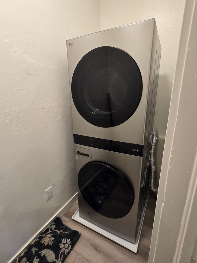 1049 56th St unit Upper, Emeryville, CA 94608 - photo 6