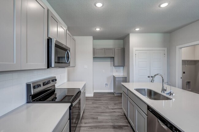 9887 Chavaneaux Landing, San Antonio, TX 78221 - photo 6