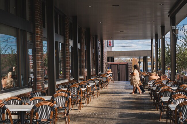 Spring & Main has popular restaurants for lunch or dinner in downtown Lima near Lakewood West.
