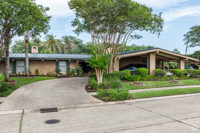 Morgan City has a variety of home styles including beautiful ranch homes.