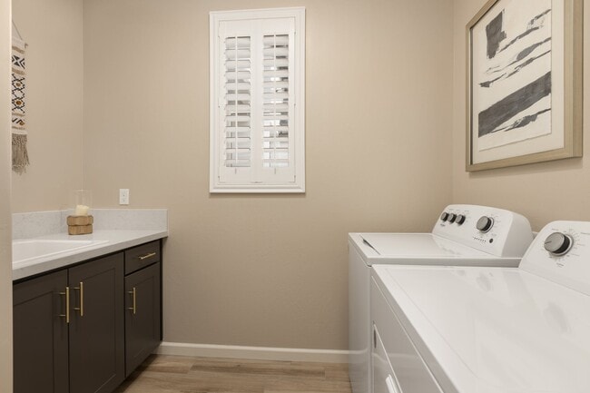 1349 N Wellington St, Porterville, CA 93257 - photo 6