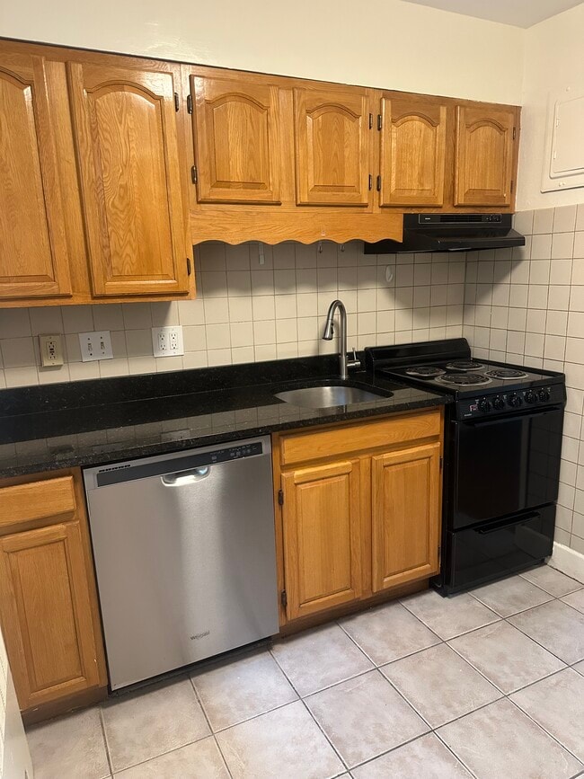 7 Charlesbank Rd unit 2, Newton, MA 02458 - photo 3