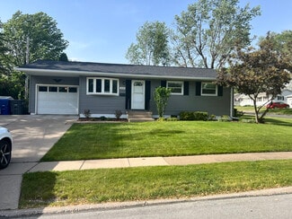 1410 Golden Valley Dr, Bettendorf, IA 52722