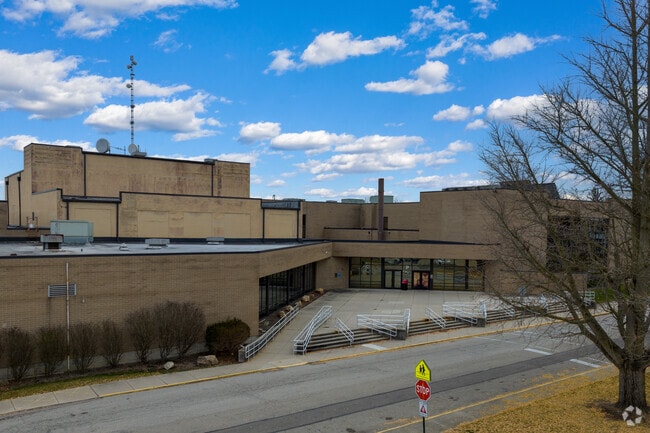 West Carrollton Middle School teaches students in grades 6-8.
