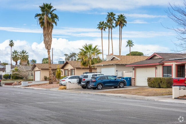 Palm trees elevate the homes in Paradise Valley East neighborhoods.