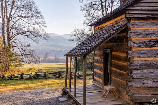 The Great Smoky Mountains National Park lies just to the East of Sevierville.