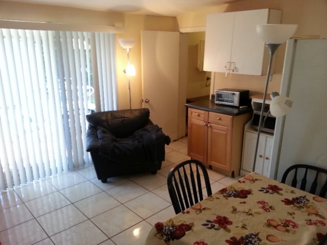 1568 NE 45th St unit C, Oakland Park, FL 33334 - photo 2