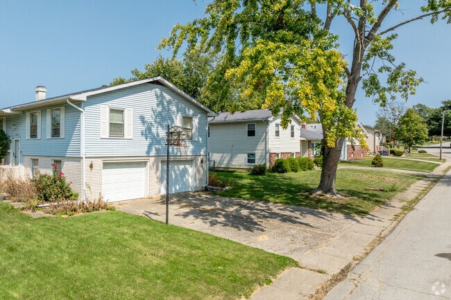 South Shores residents enjoy medium lots that provide privacy.