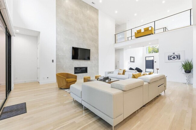 3714 Highgrove Dr unit ID1353128P, Dallas, TX 75220 - photo 4