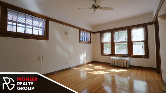 812 W Waveland Ave unit M02B, Chicago, IL 60613 - photo 2