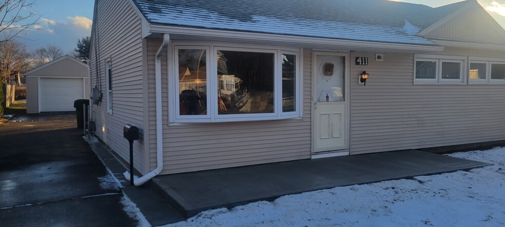 411 Brewer St, East Hartford, CT 06118 - photo 1