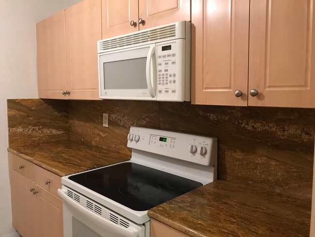 760 SE 2nd Ave unit D214, Deerfield Beach, FL 33441 - photo 3