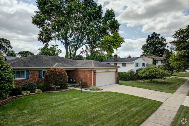 Traditional minimal homes in Coventry Gardens are very charming and well-kept.
